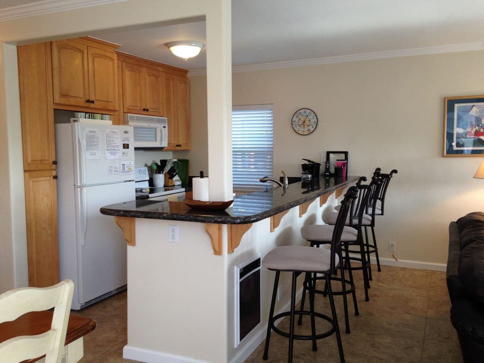 Fully stocked kitchen with bar seating for 4