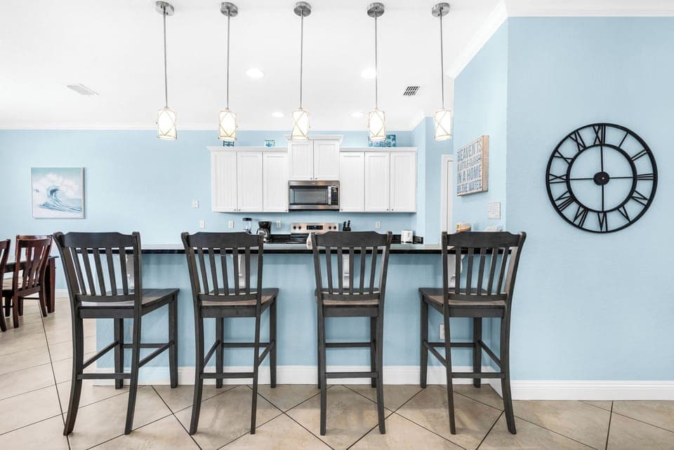 Eat-in bar seating