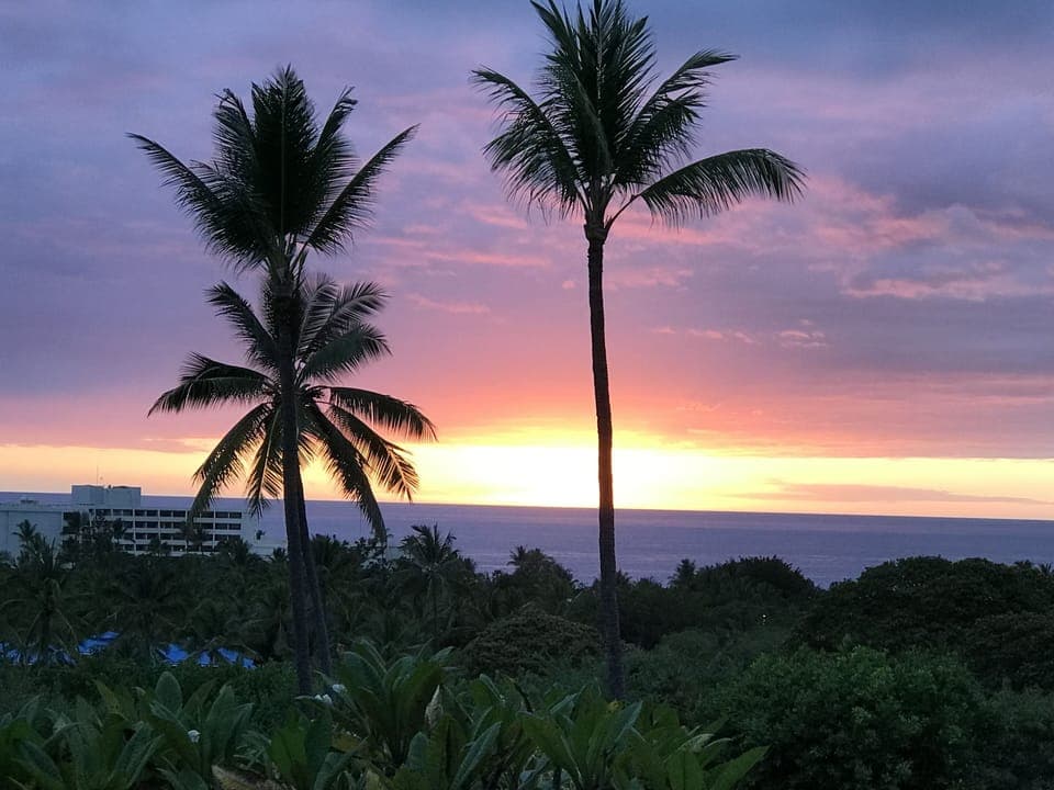Ocean sunset view from the lanai, Keauhou bay, 8/20/2021.