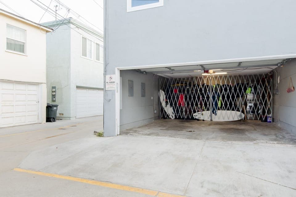 W 15' 10"  - H 6' 11" -  D 17' (whole house rental gets entire garage)