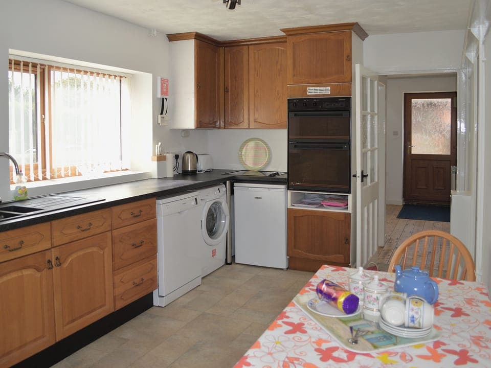 Kitchen/diner | Smugglers Lookout, Mundesley-on-Sea