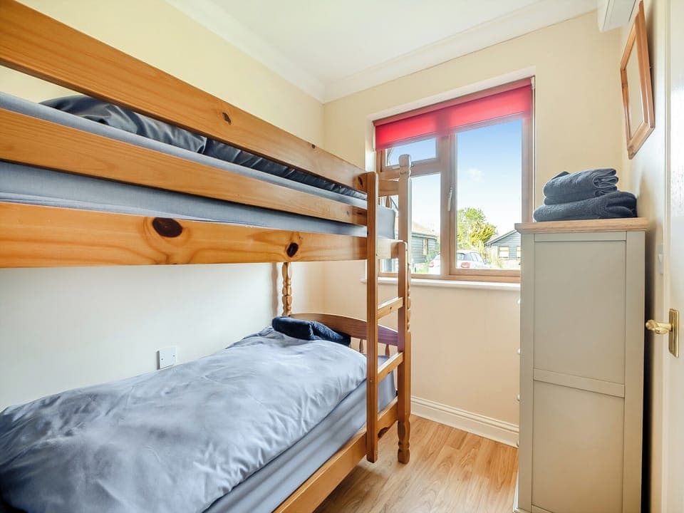 Bunk bedroom | Pear Tree Cottage - Linley Farm Cottages, St Osyth