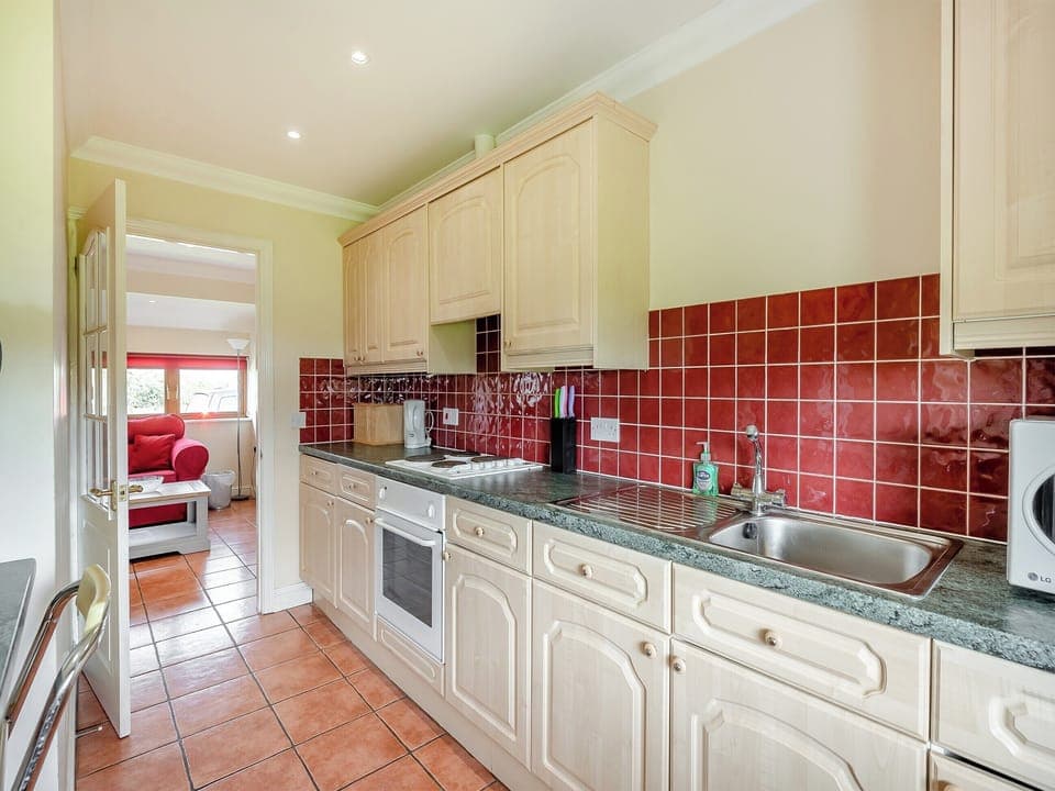 Kitchen/diner | Pear Tree Cottage - Linley Farm Cottages, St Osyth