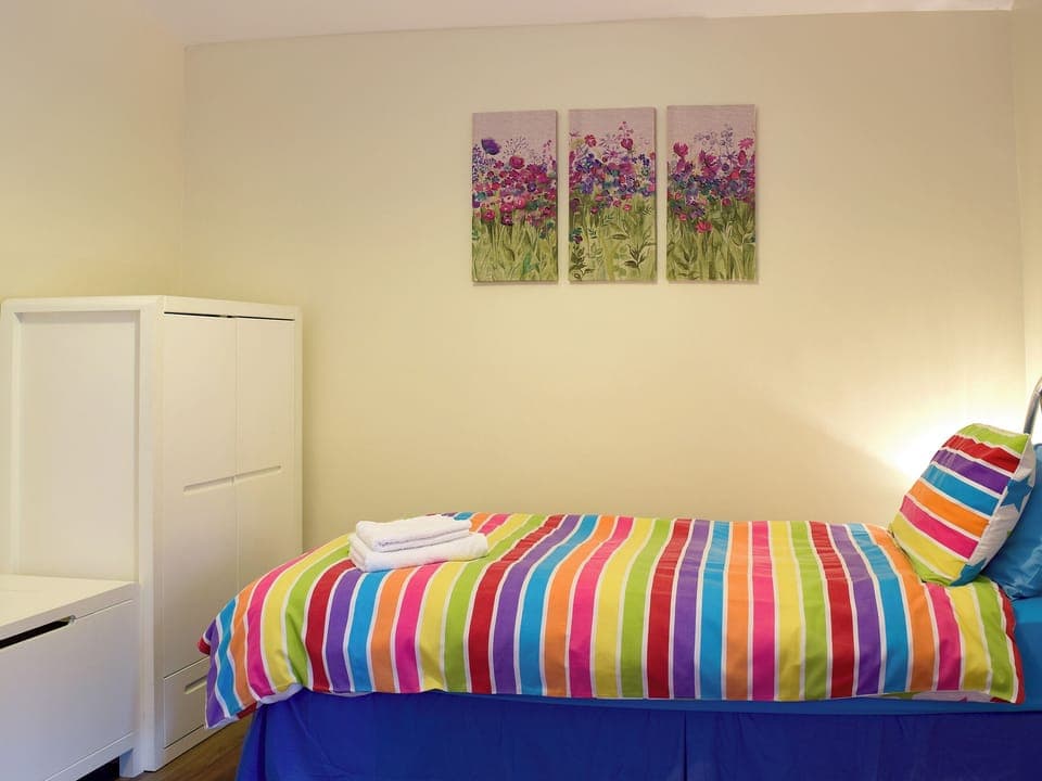 Twin bedroom | Bont Cottage, Kidwelly
