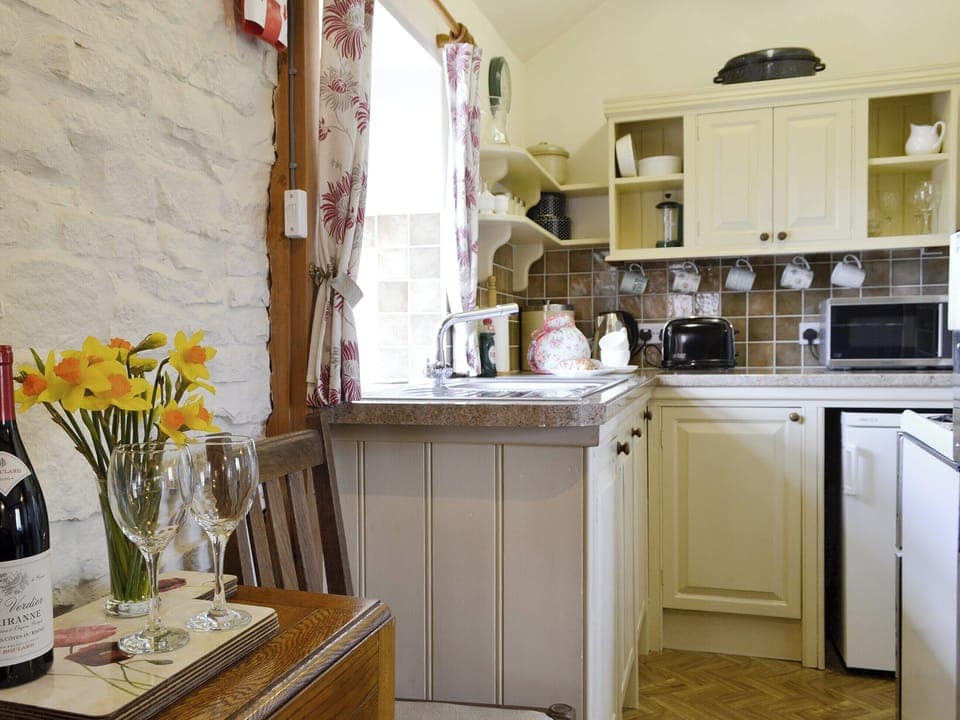 Open aspect to well-equipped kitchen | The Coach House, Kington, near Hereford