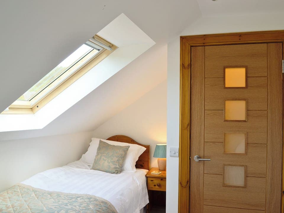 1 twin (compact) | Willowburn Cottages - Lunga, Clachan Seil, nr. Oban