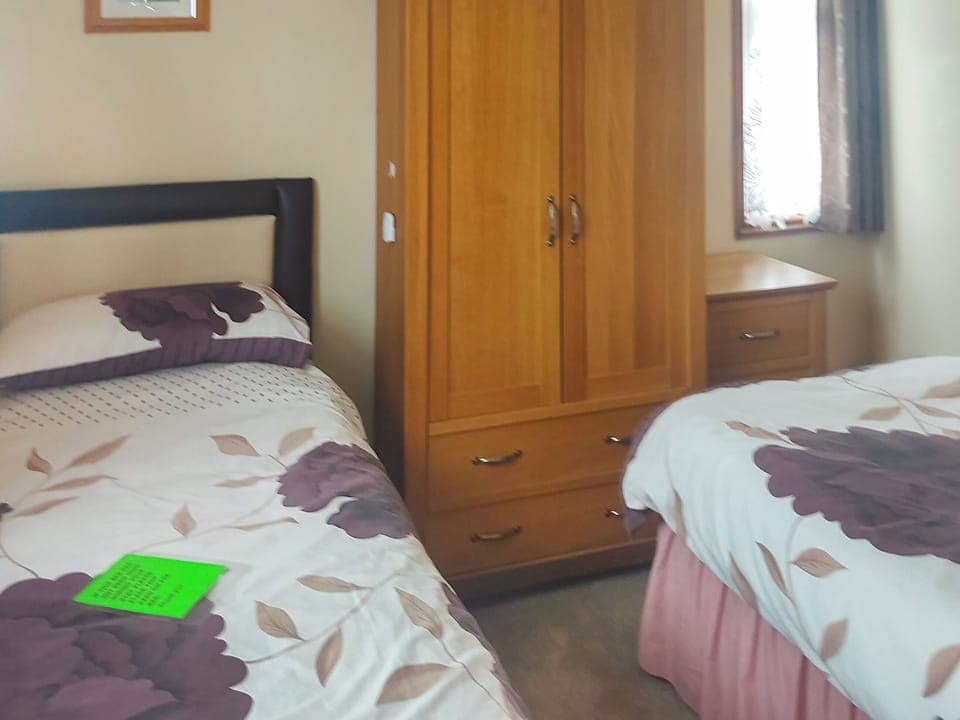 Twin bedroom | Summer Time, Brundall, near Norwich