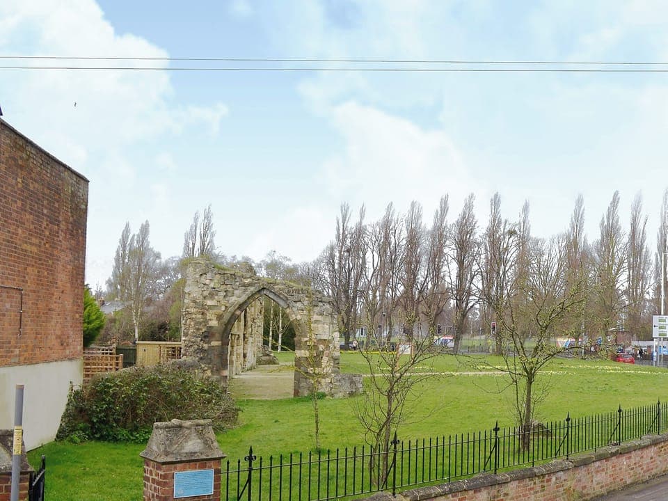 Norman Cathedral - surrounding area | The Hideaway Cottage, Gloucester