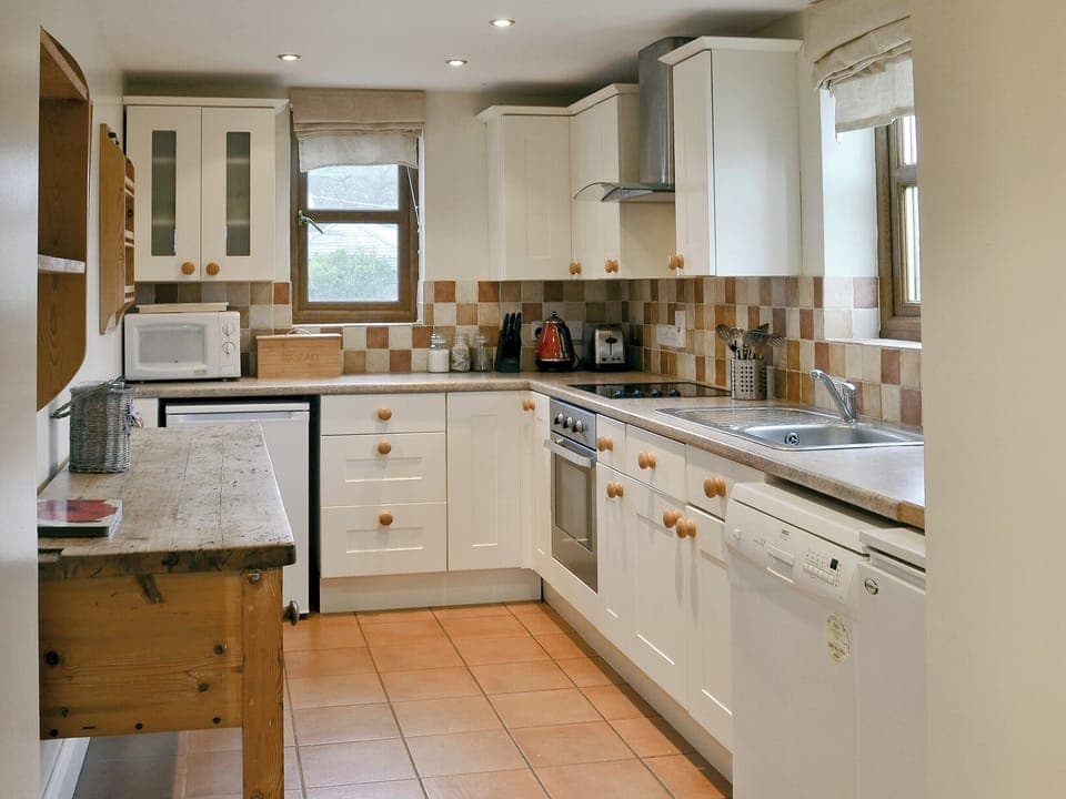 Attractive well equipped kitchen | Blackthorn Cottage, Norton Disney, near Newark