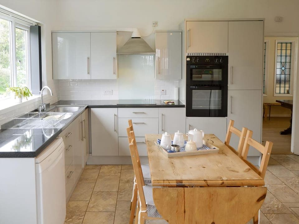 Convenient dining area within kitchen | Silverdale, Bacton, near Happisburgh