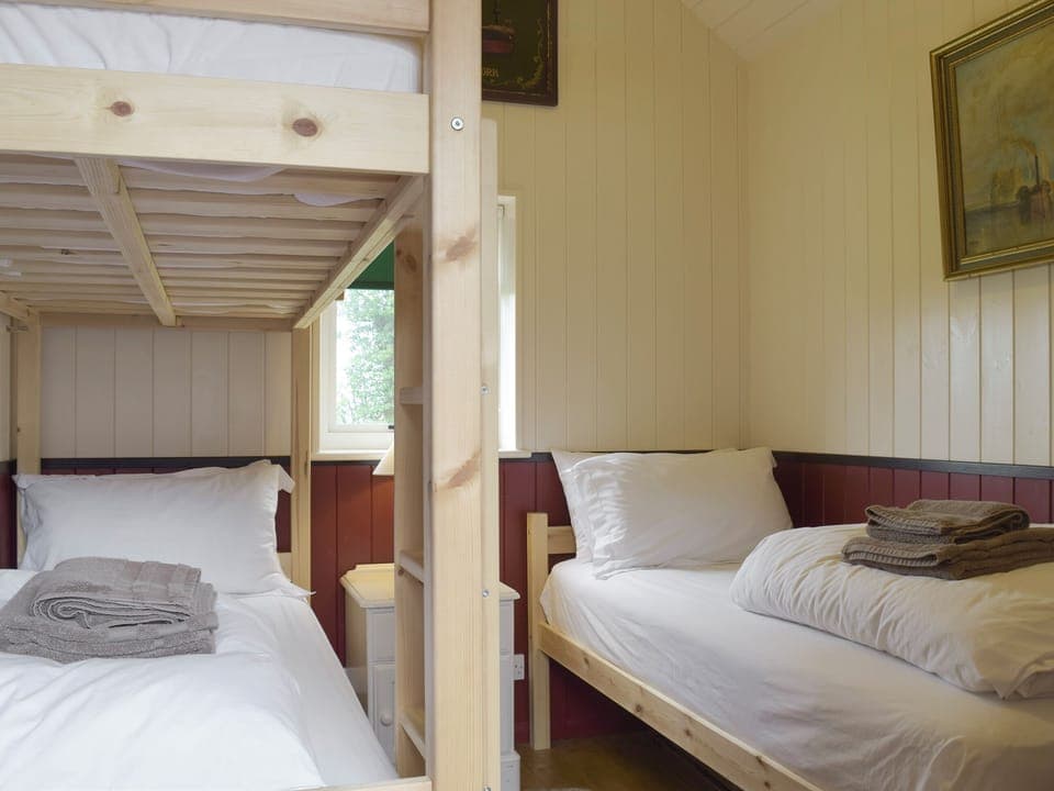 Light and airy triple bedroom | Wilby Halt - Brockford Railway Sidings, Brockford, near Stowmarket