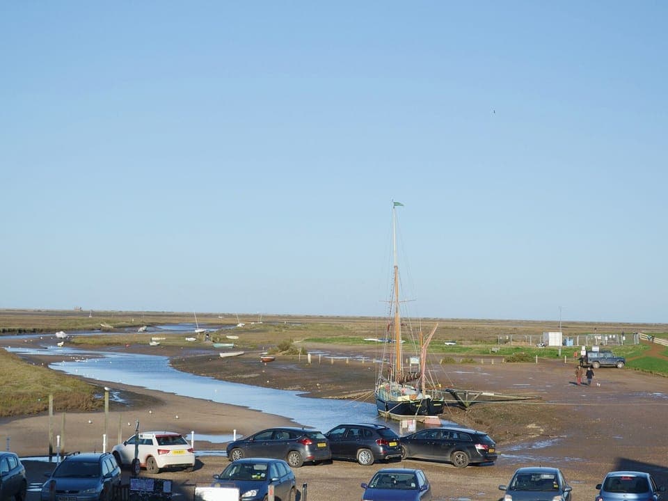 &rsquo;Crabbing&rsquo; along the quayside is just one of the many activities that can be enjoyed locally | Sea Breeze, Blakeney