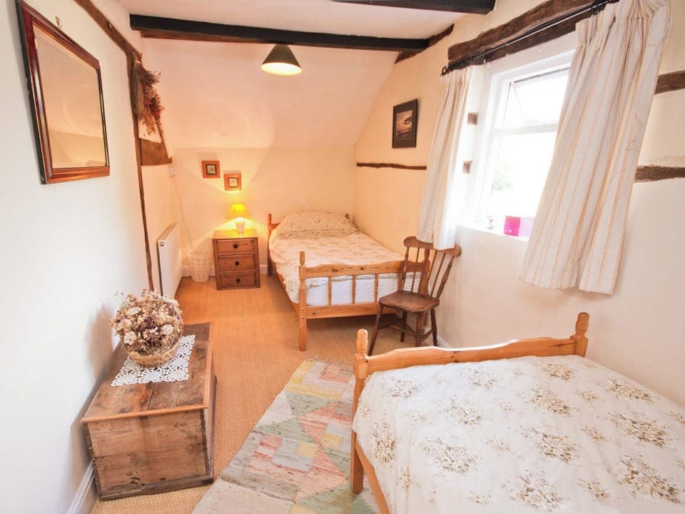 Twin bedroom | Rye Court Cottage, Berrow, nr. Malvern