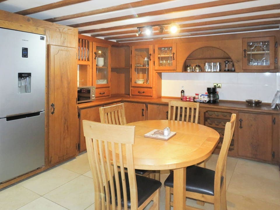 Kitchen with breakfast area | Orchard House, Chipping Campden