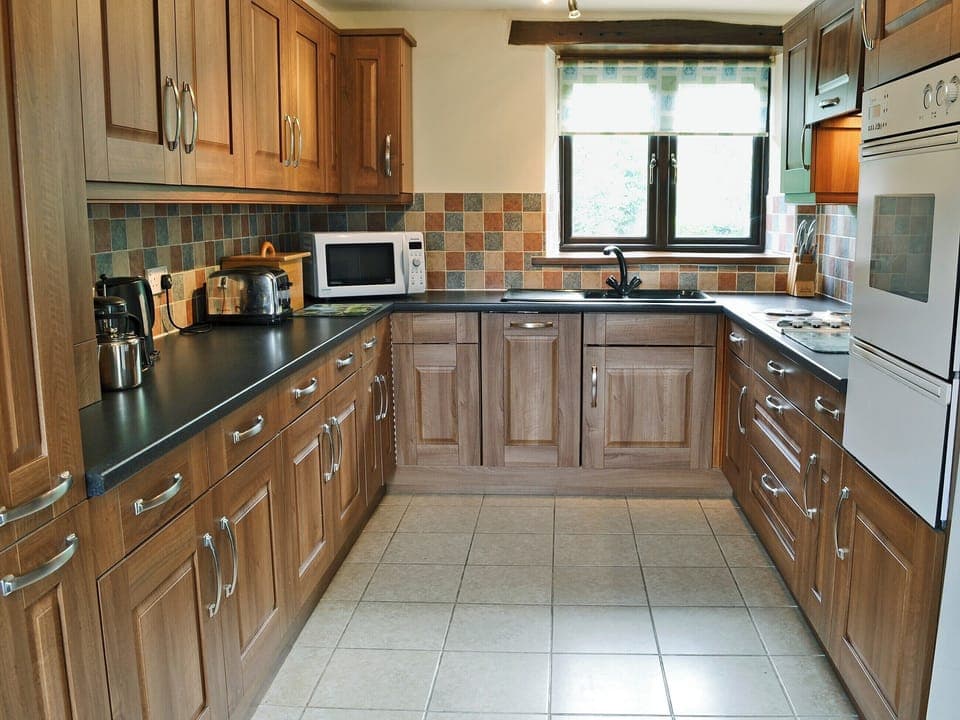 Well equipped kitchen | Stowford Barton Cottage - Swallows Nest - Stowford Barton Cottages, Stowford, Okehampton
