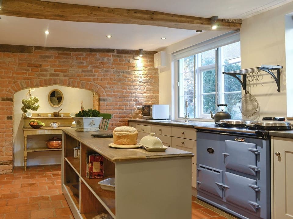 Traditional farmhouse kitchen | Friary Cottage, Ludlow