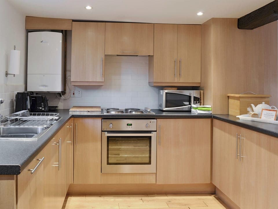 Well-equipped fitted kitchen | Daisy Cottage, Thornton-le-Dale