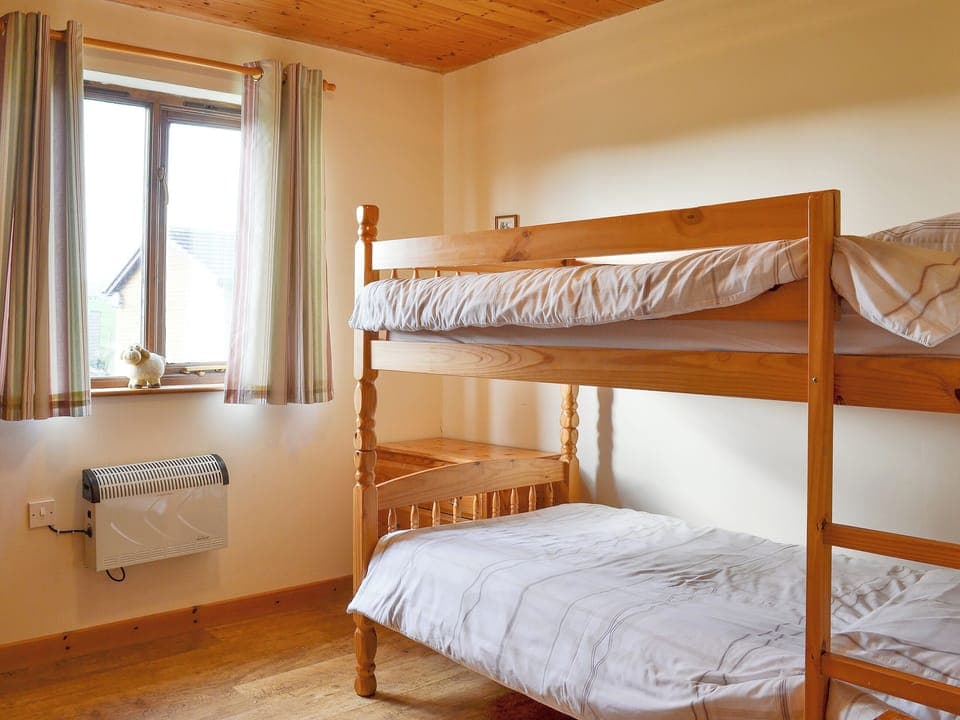 Children&rsquo;s bunk bedroom | Ithon Bank - Bryn Thomas Lodges, Near Llandrindod Wells
