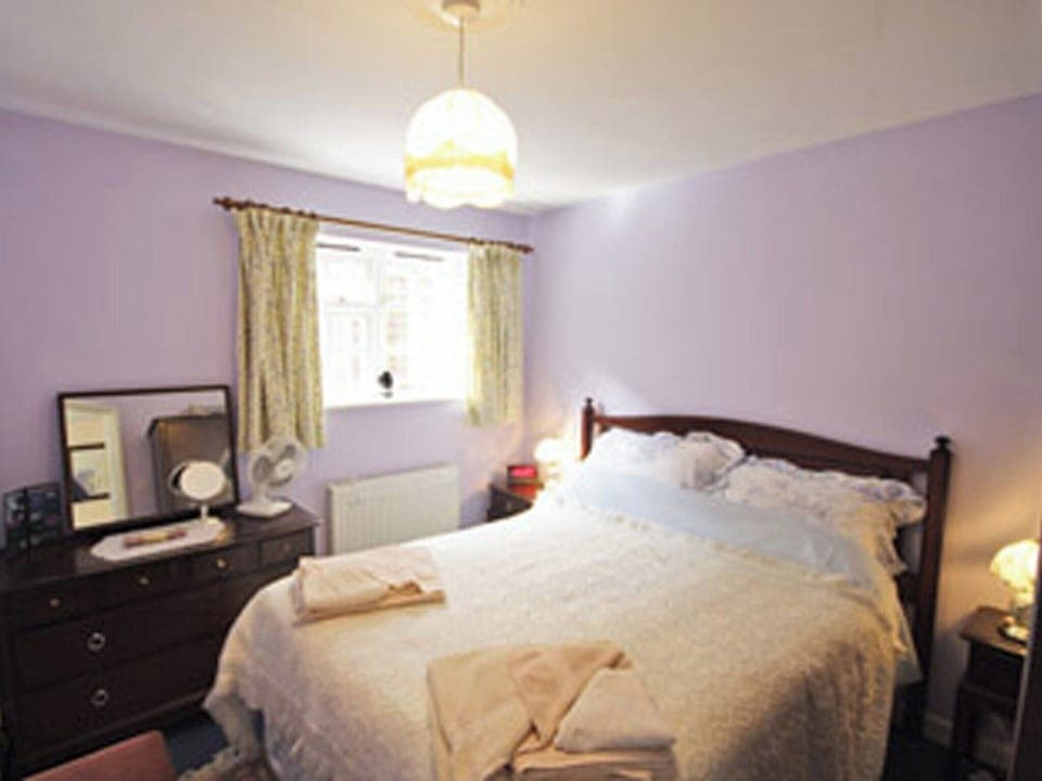 Wisteria Cottage double bedroom | Wisteria Cottage, Aylsham