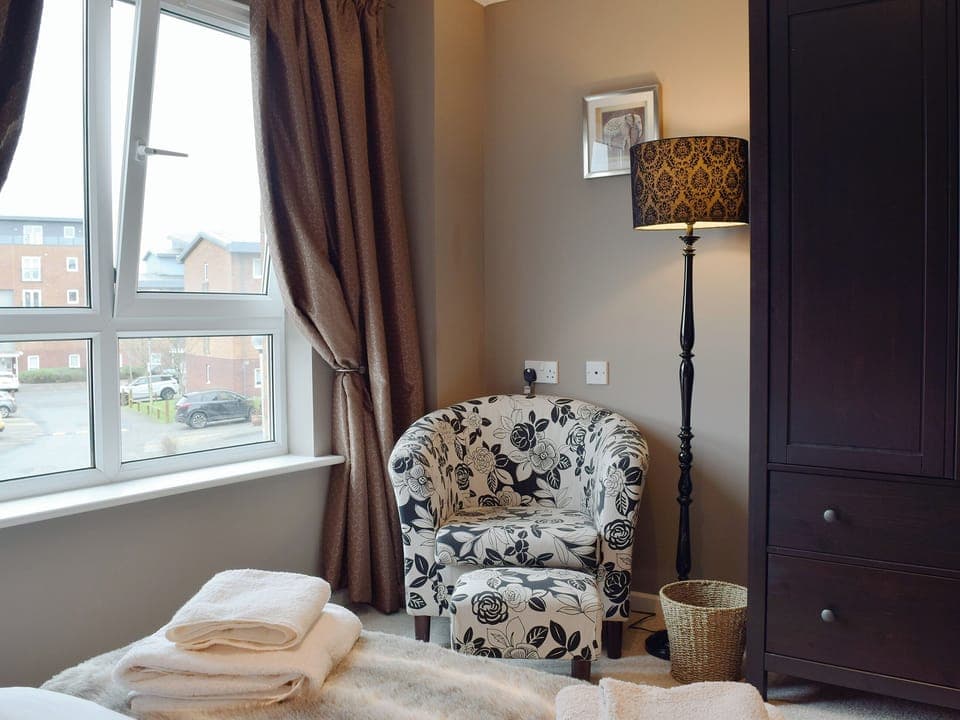 Comfy double bedroom | Gower Sunset Views, Llanelli