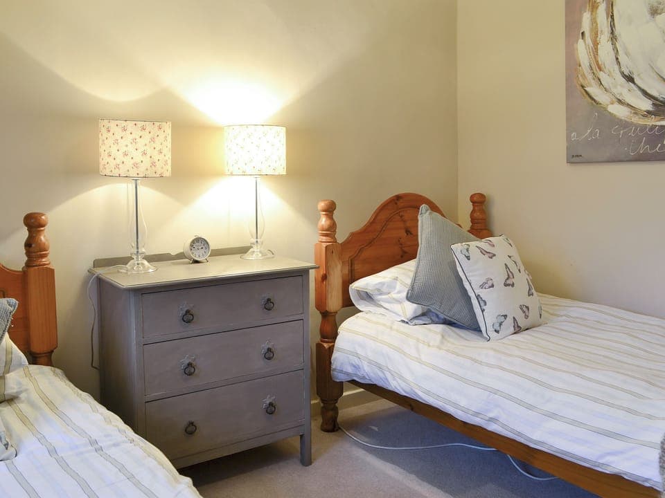 Good-sized twin bedroom | Foulden Hill Farm Cottage, Foulden