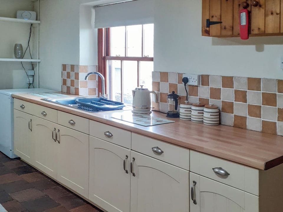 Farmhouse style kitchen with breakfast area | Bettws y Gwynt, Llanbedrgoch, near Benllech
