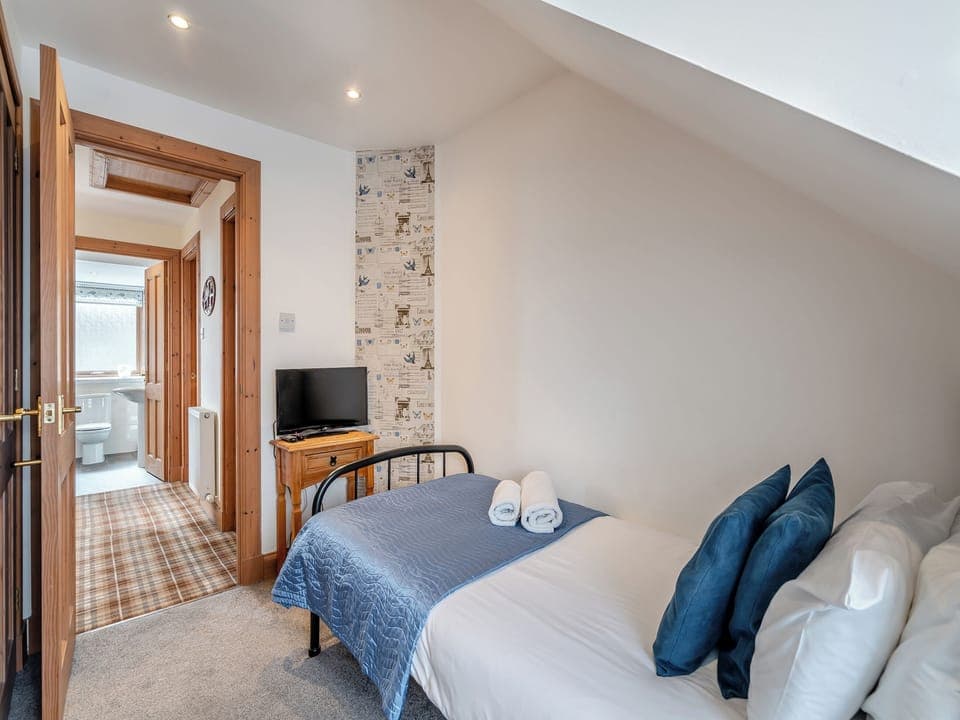 Single bedroom | Coire Cas - Allt Mor Cottages, Aviemore