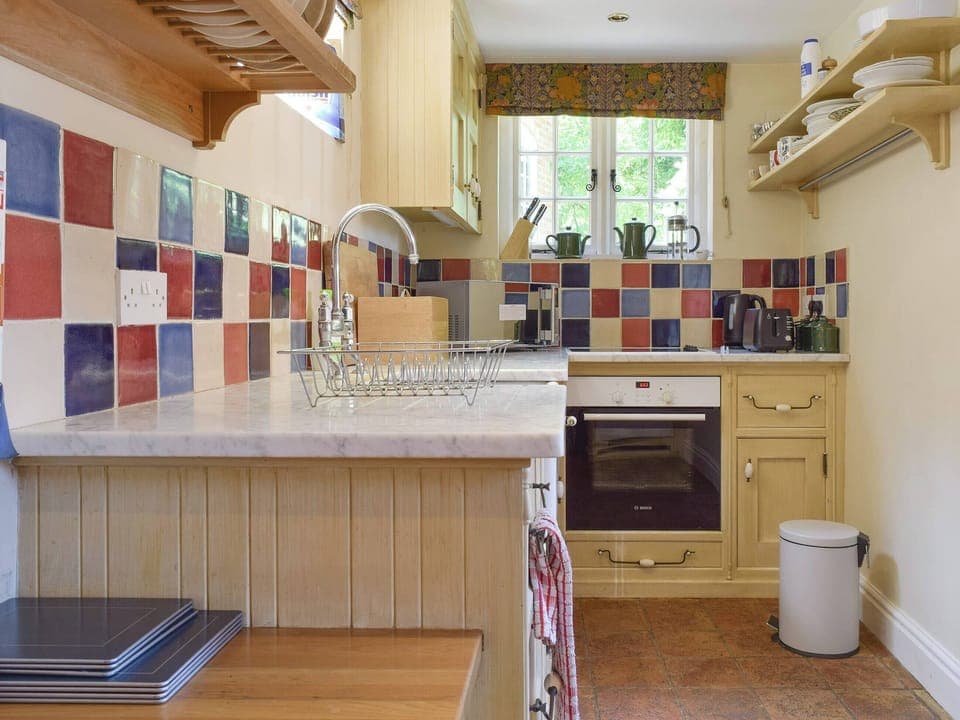 Well-equipped fitted kitchen | The Coach House, Aston Cantlow, near Stratford