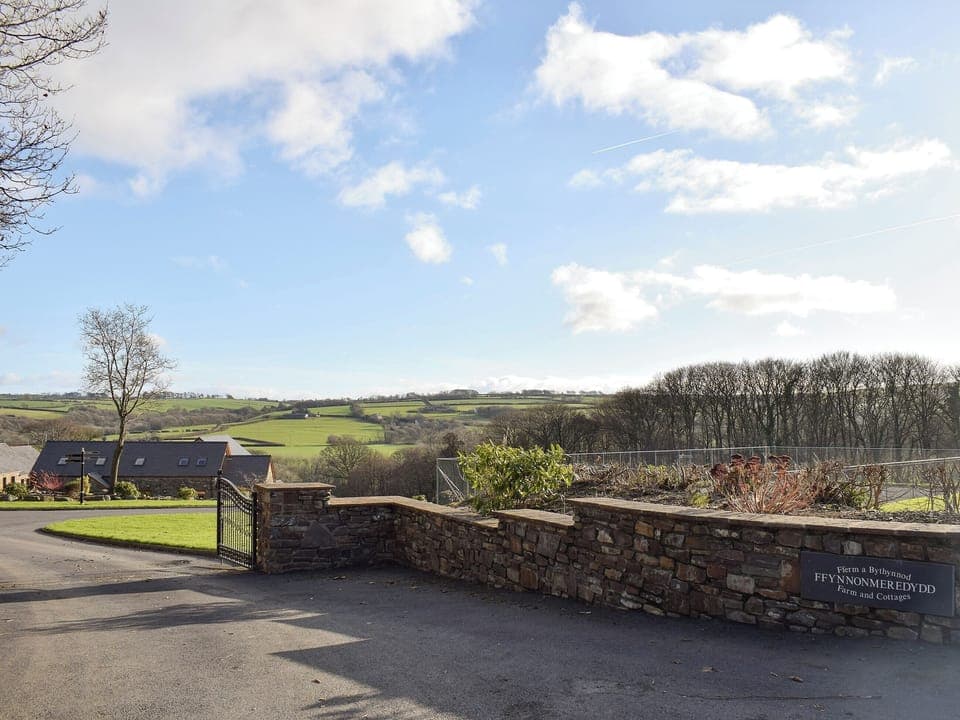 Entrance to the holiday homes | Ffynnonmeredydd Cottages, Mydroilyn, near Aberaeron