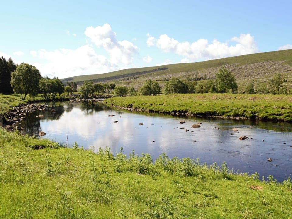 Nestling in breathtaking scenery and adjoining the beautiful River Cassley | March Cottage, Glen Cassley, near Lairg