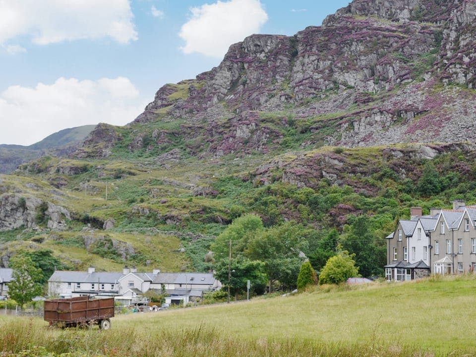 Surrounding area | Llwyn Rhedyn, Blaenau Ffestiniog