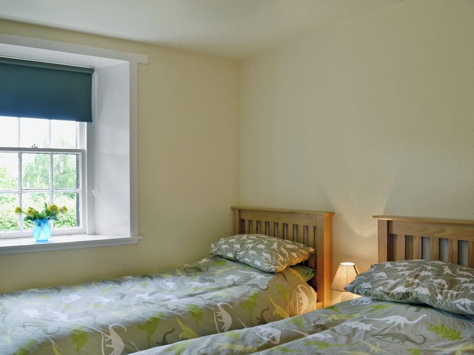 Twin bedroom | Kinnettas Cottage, Strathpeffer