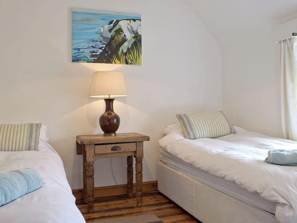Light and airy twin bedroom | Herston Rise, Swanage