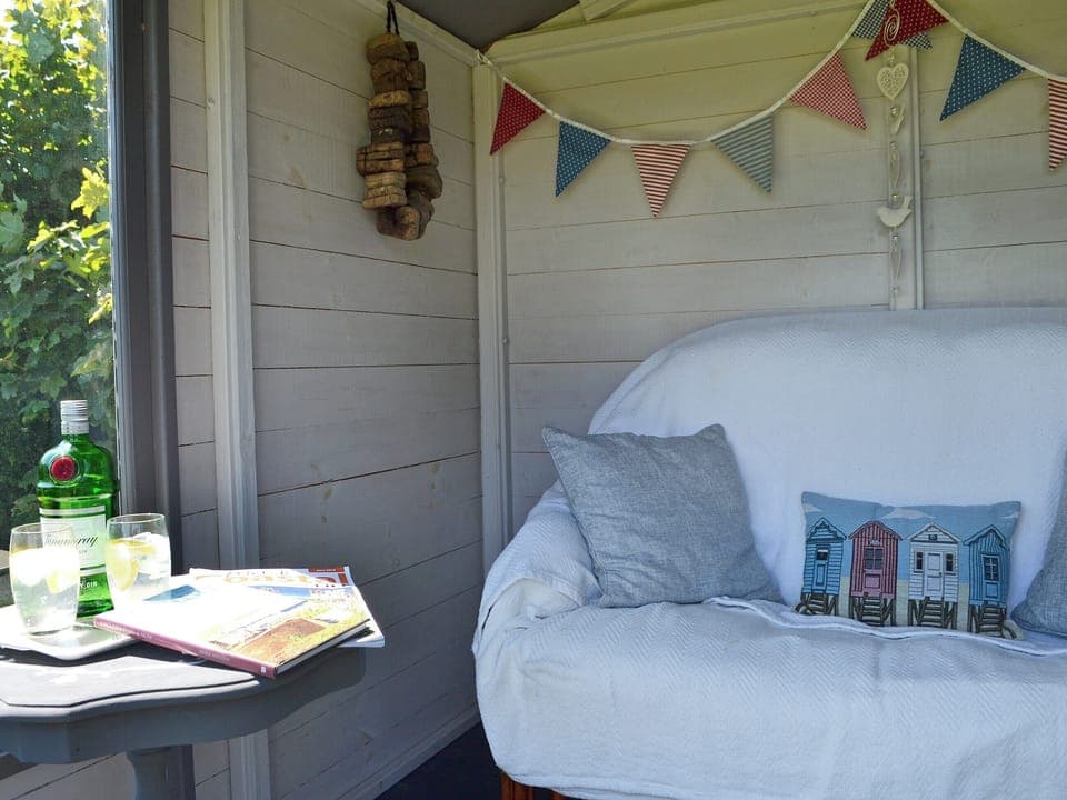 Impressive summerhouse in garden | Didfa, Llangoed, near Beaumaris