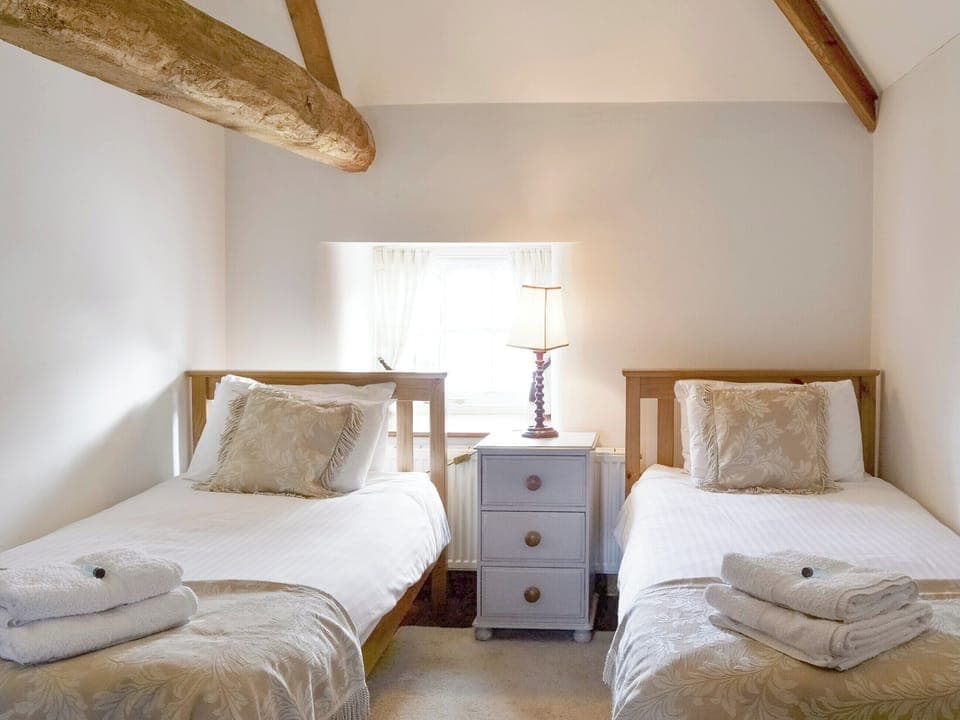 Good-sized twin bedroom | The Granary Barn - Ash Farm Barns, North Willingham, near Market Rasen