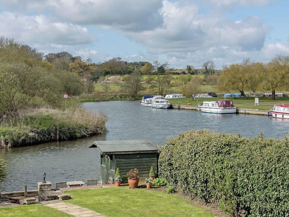 Boasting idyllic river views | Wherryman&rsquo;s Cottage, Coltishall