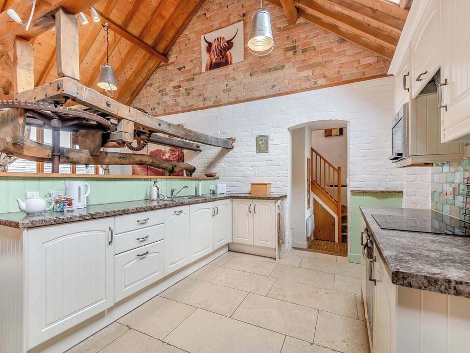 Kitchen | The Chaff House - Milton End Farm Barns, Arlingham, near Frampton-on-Severn