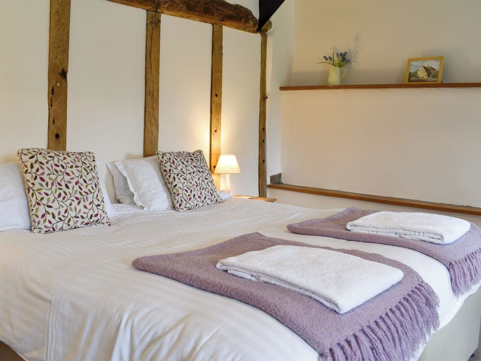 Well presented twin bedroom | Churchill Cottage - Round Chimneys Farm, Glanvilles Wootton, near Sherborne