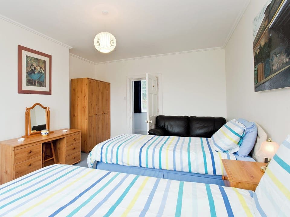Twin bedroom | Churchaven, Old Hunstanton
