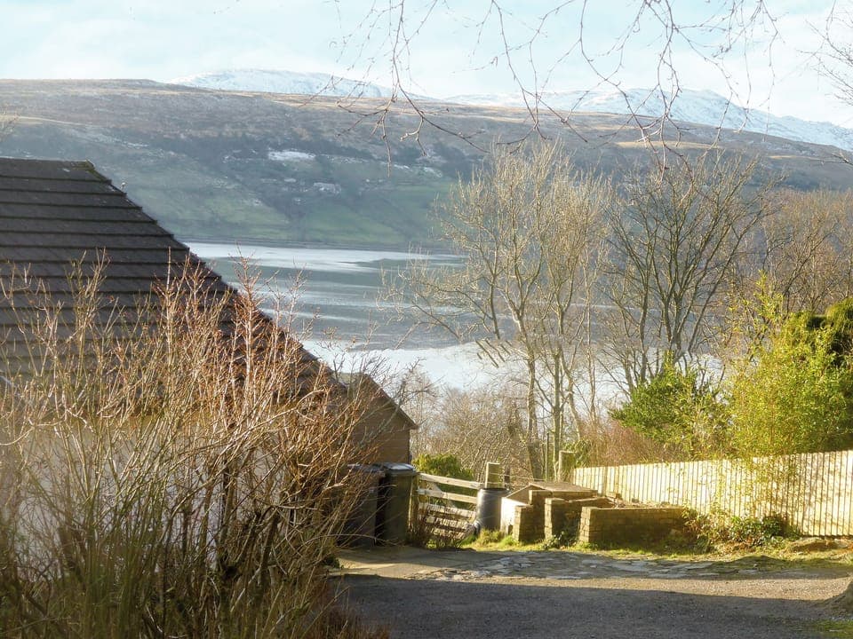 Driveway with picturesque surroundings | Rosmuire, Shandon, near Helensburgh