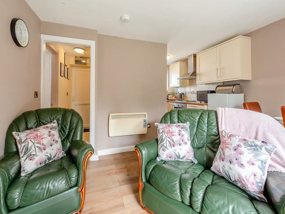 Living room/dining room | Owl Cottage - Maesydderwen Holiday Cottages, Llandeilo