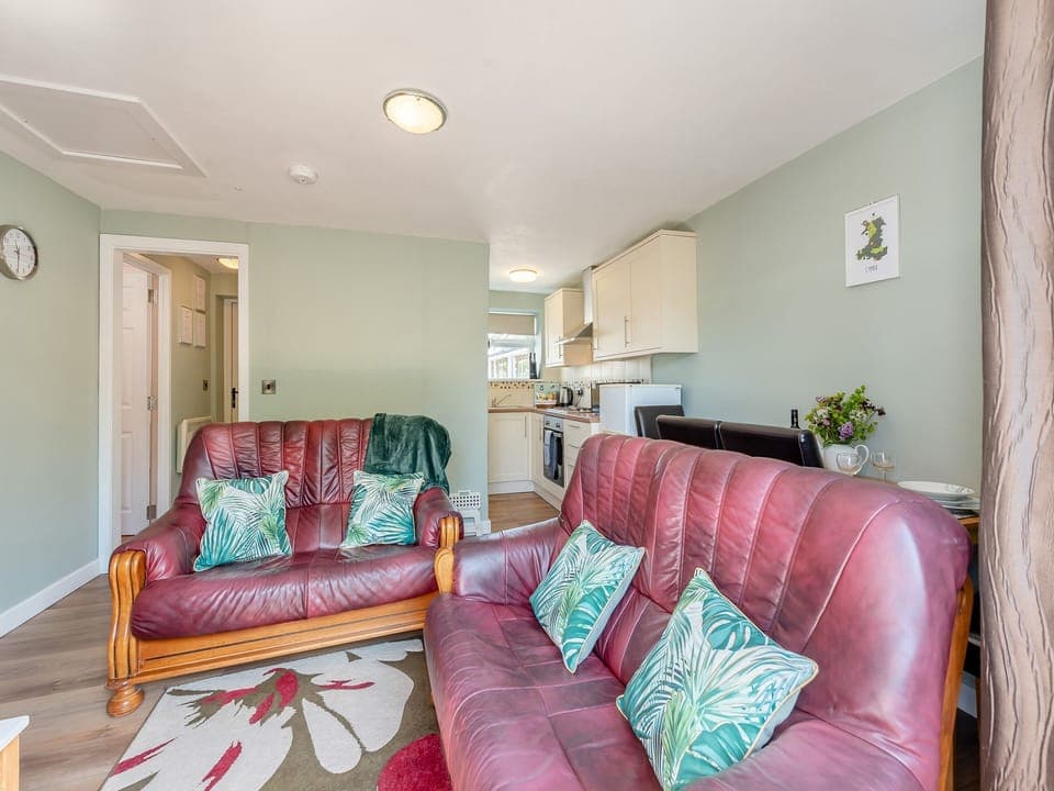Living room/dining room | Robin Cottage - Maesydderwen Holiday Cottages, Llandeilo