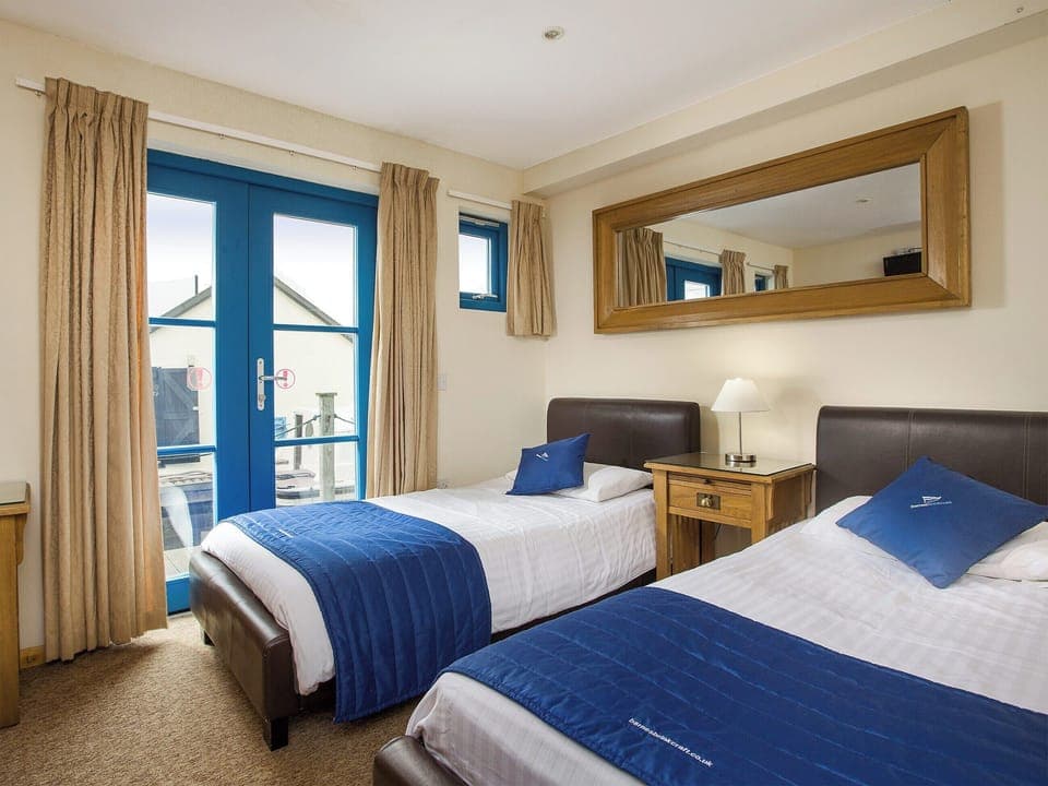Well presented twin bedroom | Riverview - The Boathouse, Wroxham, near Norwich