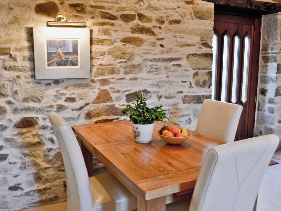 Open plan living/dining room/kitchen | Pendewey Farm Cottages - Penno Cottage, Bodmin