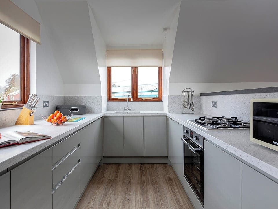 Well-equipped fitted kitchen | Coot - Daisy Broad Lodges, Wroxham