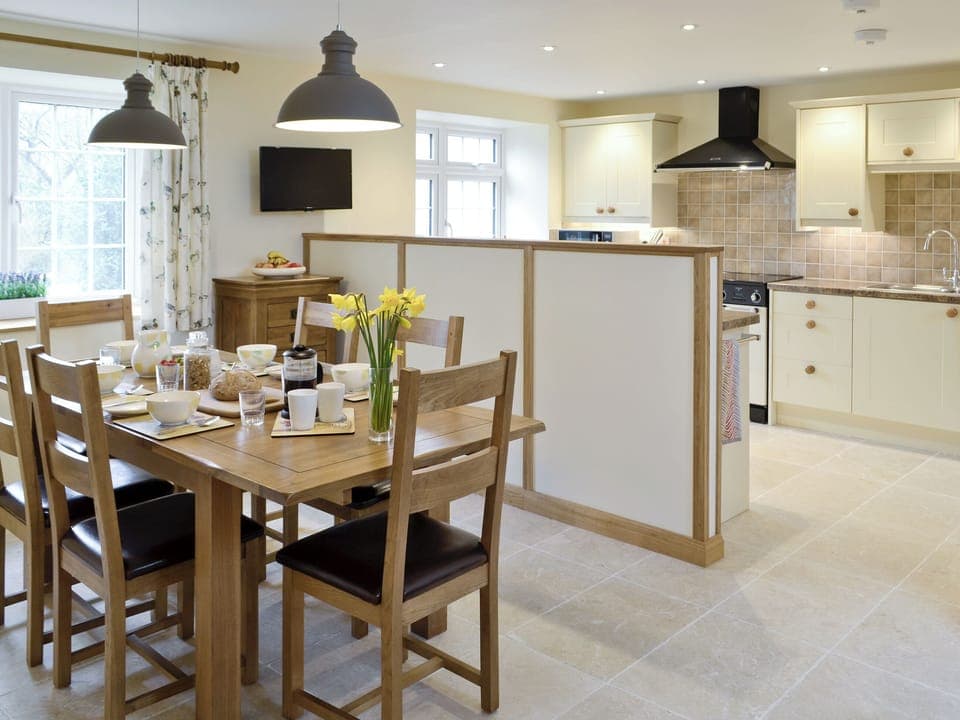 Dining area conveniently situated adjacent to kitchen | Herons&rsquo; Weir - Jeffries Mill Cottages, Spring Gardens, Frome