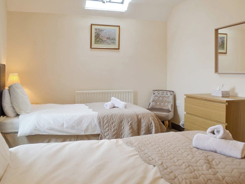 Light and airy twin bedroom | The Stables - West Bridge End, Frosterley, near Bishop Auckland