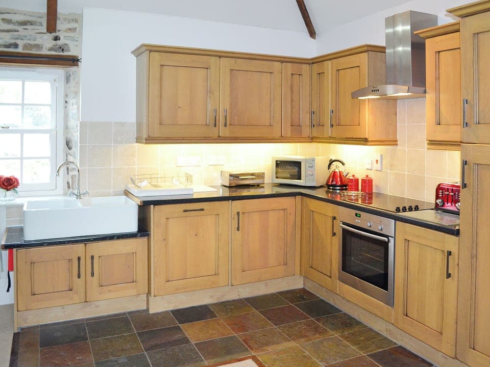 Kitchen | Pendewey Farm Cottages - The Coach House, Bodmin