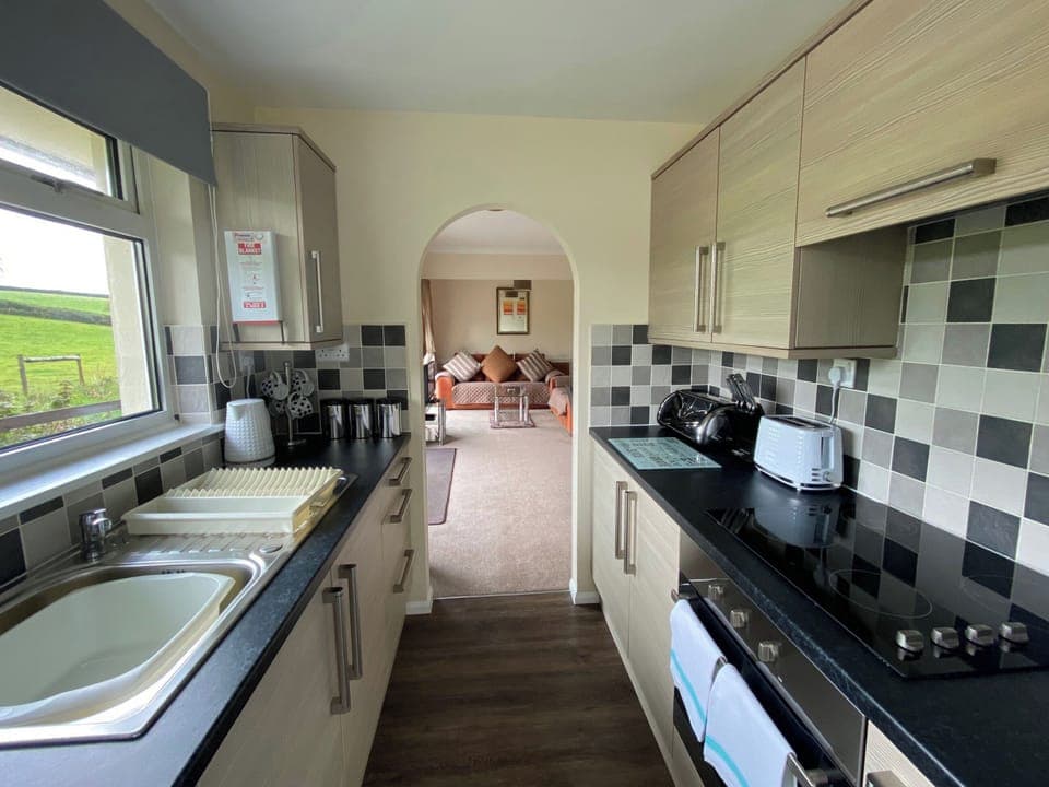 Kitchen | Cotehele - Rosecraddoc Holiday Village, Liskeard