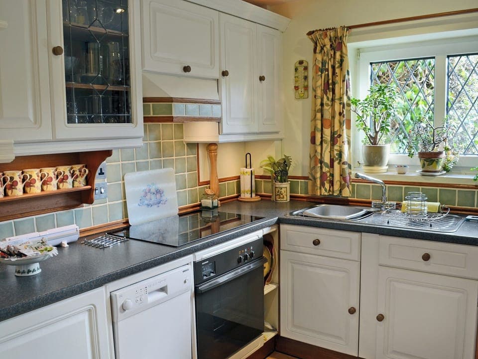 Well equipped kitchen | Lace Cottage, Ashbourne